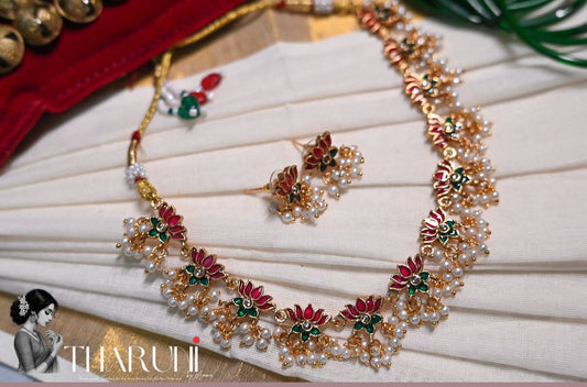 Thulika Thamara Pearl Neckpiece